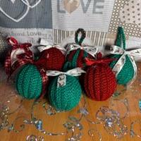 Palline di Natale fatte a mano all'uncinetto