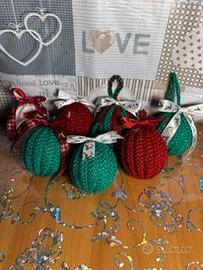 Palline di Natale fatte a mano all'uncinetto