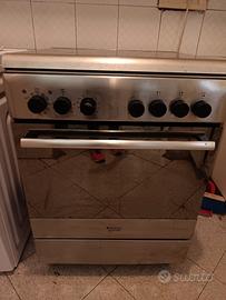 Forno Ariston elettrico cucina 4 fuochi