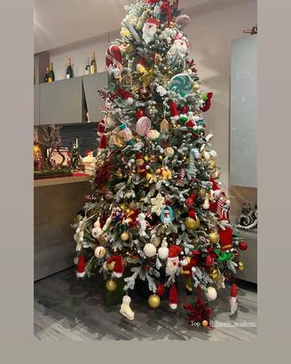 Albero di natale innevato
