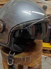 Casco helmo con visiera e visierina per sole
