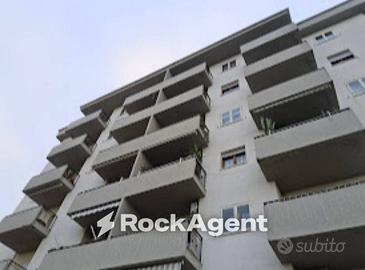 Appartamento di 100 m² con più di 5 locali e box a