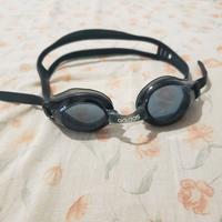 Occhiali Adidas da piscina