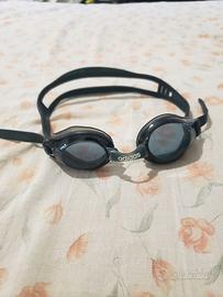 Occhiali Adidas da piscina