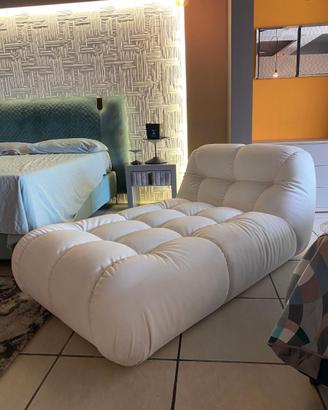 Chaise Longue moderna in ecopelle bianca