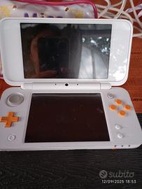 Nintendo 2DS XL 4GB Console - Bianco/Arancione