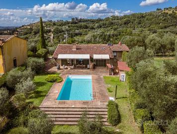 Villa di 225 m² con più di 5 locali a Certaldo