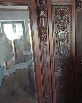 Armadio stile Rinascimento fine 800 primi 900