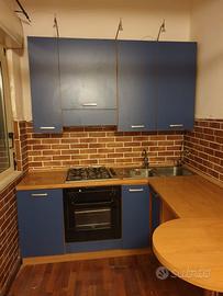 Cucina di colore bianco