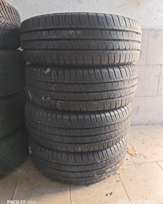 Michelin Agilis 235/65 R16