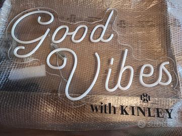 INSEGNA LUMINOSA A LED  - GOOD VIBES with Kinley
