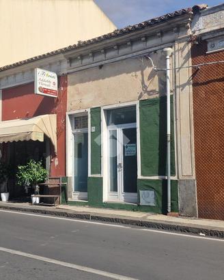 NEGOZIO A VIAGRANDE