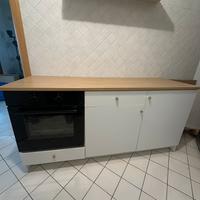 Mobile Ikea con ante e cassetto e forno