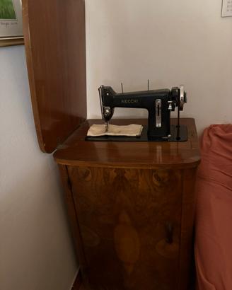 Macchina da cucire Necchi