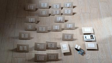Lotto Placche e Frutti materiale elettrico
