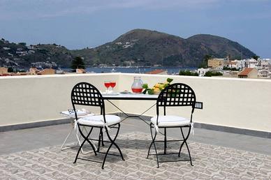 Panoramica Villa Liberty nel Centro di Lipari