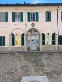 QUADRILOCALE RISTRUTTURATO CON BOX IN CONTESTO D'E