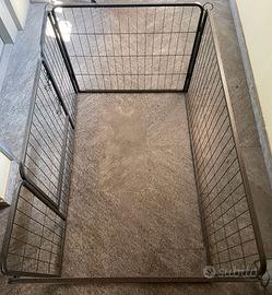 Recinto in metallo per cani