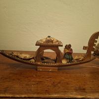 Gondola con innamorati in conchiglie vintage anni 