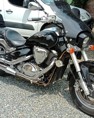 Suzuki intruder 