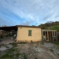 Casa indipendente con 5000m di terreno