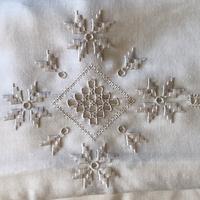 tenda misto lino ricamata a mano 