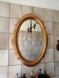 specchiera dorata ovale