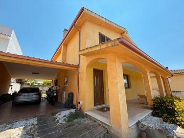 Villa indipendente con giardino, fotovoltaico 6 kW
