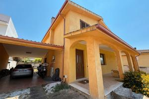 Villa indipendente con giardino, fotovoltaico 6 kW