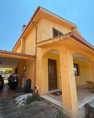 Villa indipendente con giardino, fotovoltaico 6 kW