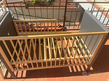 Lettino in legno, next to me