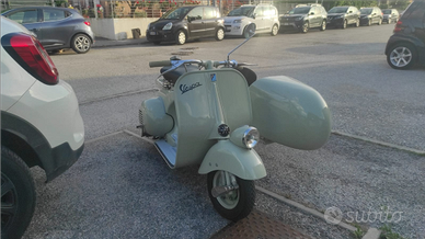 Vespa con sidecar