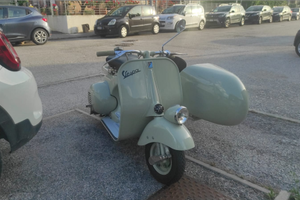 Vespa con sidecar