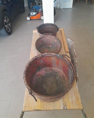 antichi paioli in rame 