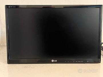 Televisione LG con supporto per muro