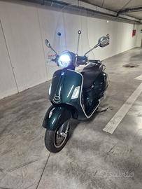 Vespa GTS 300 hpe ABS Touring