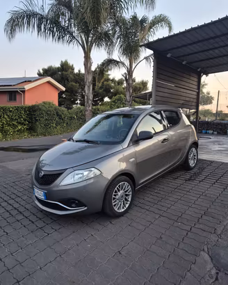 Lancia Ypsilon 1.2 69 CV 5 porte S&S Platinum