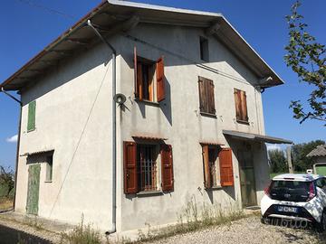 Casa indipendente con ampio giardino
