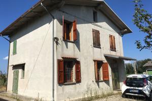 Casa indipendente con ampio giardino