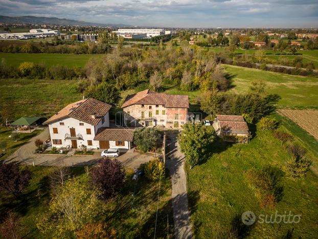 Porzione di casa con giardino