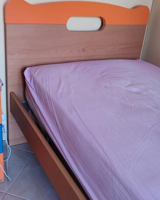 letto singolo e cassettiera per cameretta