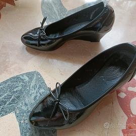 Scarpa ballerina con zeppa nera in vernice 