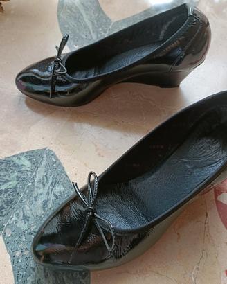 Scarpa ballerina con zeppa nera in vernice 
