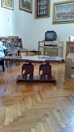 TAVOLINO DA SALOTTO CON  FORMA DELL'AFRICA ANNI 70