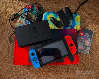 Nintendo Switch + 3 giochi + accessori e custodie
