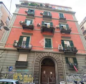 5 LOCALI A NAPOLI