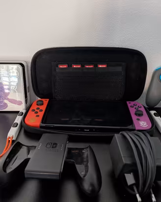 Nintendo Switch OLED Limitata+ Giochi + Accessori 