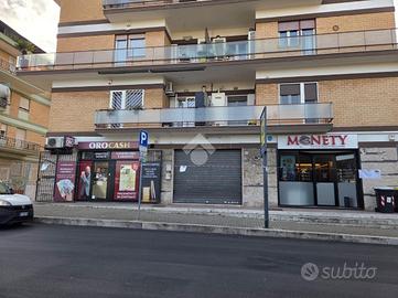 NEGOZIO A CIAMPINO
