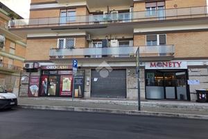 NEGOZIO A CIAMPINO
