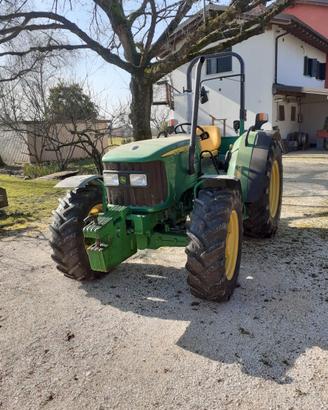 Trattore John Deere 5315 . 75cv